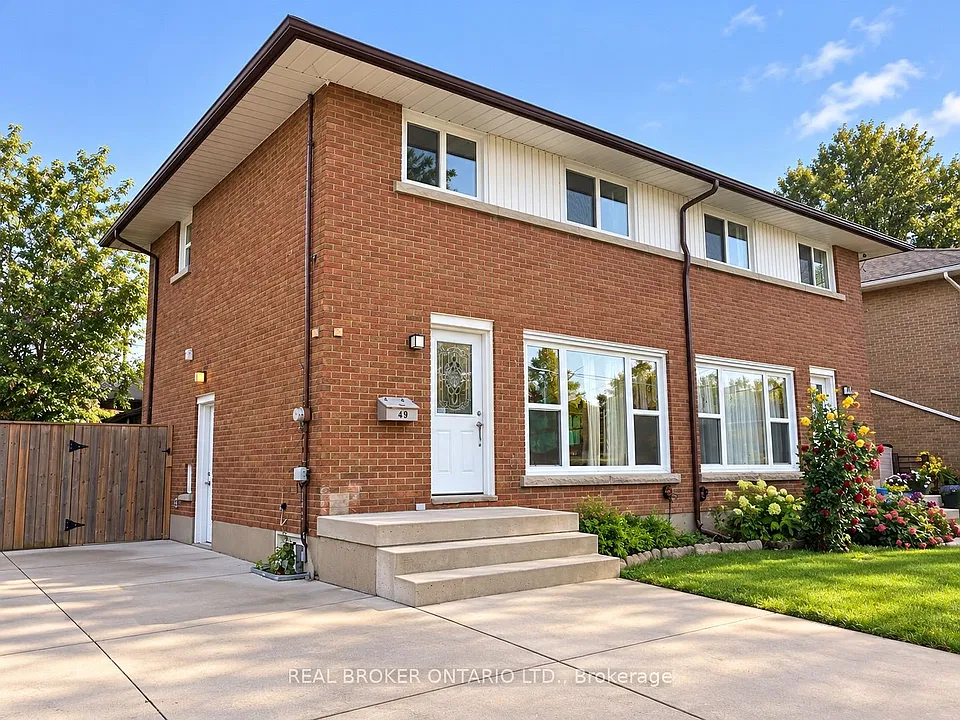 49 Thompson Ave