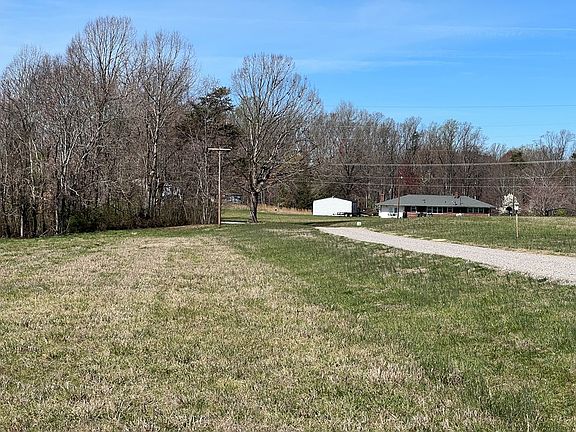 3rd image of 460 Woodrow Ln