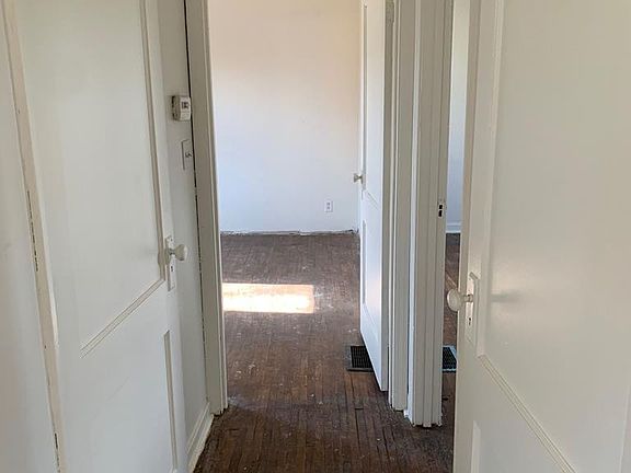 5th image of 909 A&b Parriott Ave