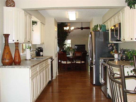 4th image of 2995 Miller Ave