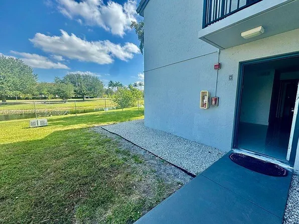 7195 NW 179th St APT 107, Hialeah, FL 33015