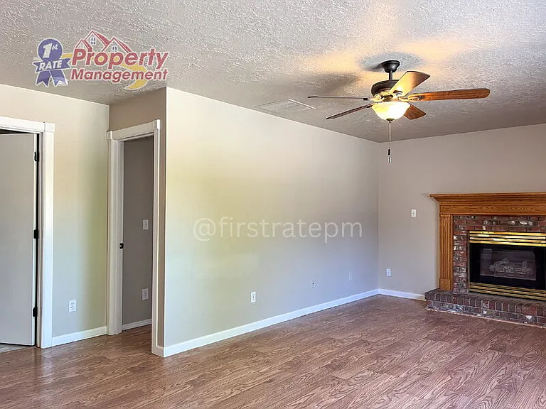 3079 N Columbine Ave — Photo 3