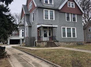 915 N East St APT 3, Bloomington, IL 61701