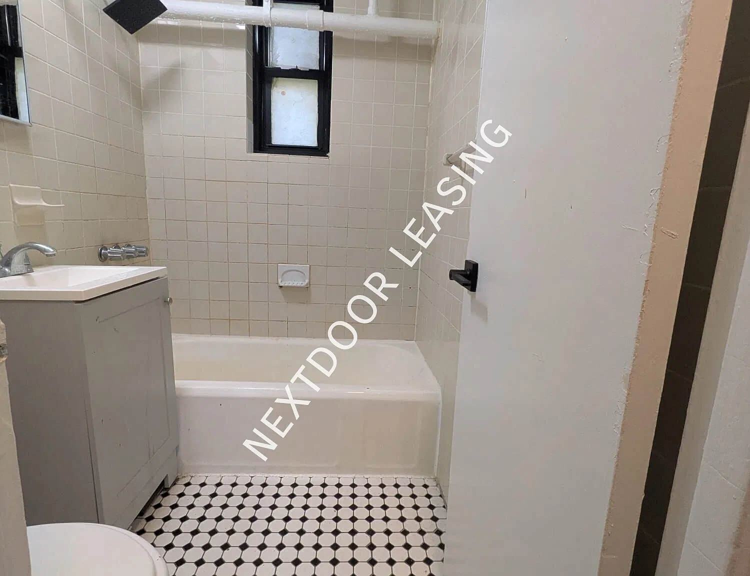 41 Belgrove Dr — Photo 2