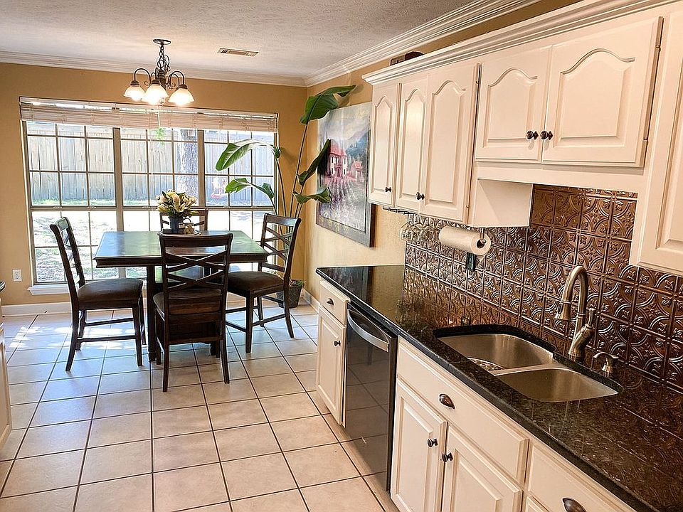 2nd image of 3540 Rockford Cir