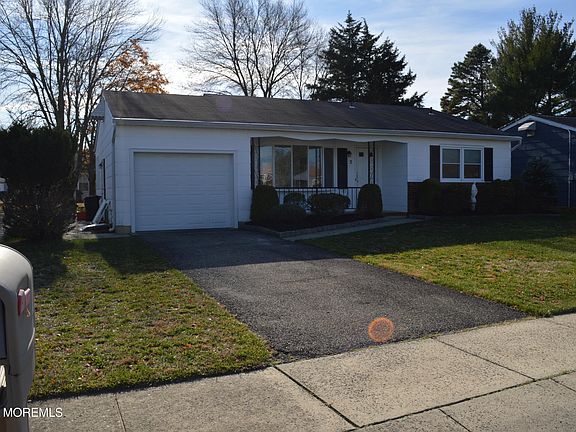 3rd image of 5 Norfolk Drive
