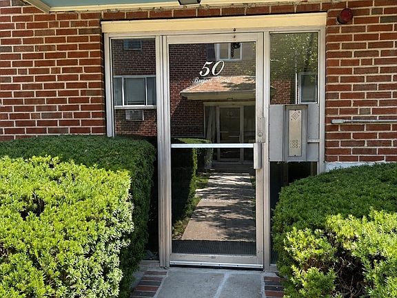 3rd image of 50 Bryon Rd #4