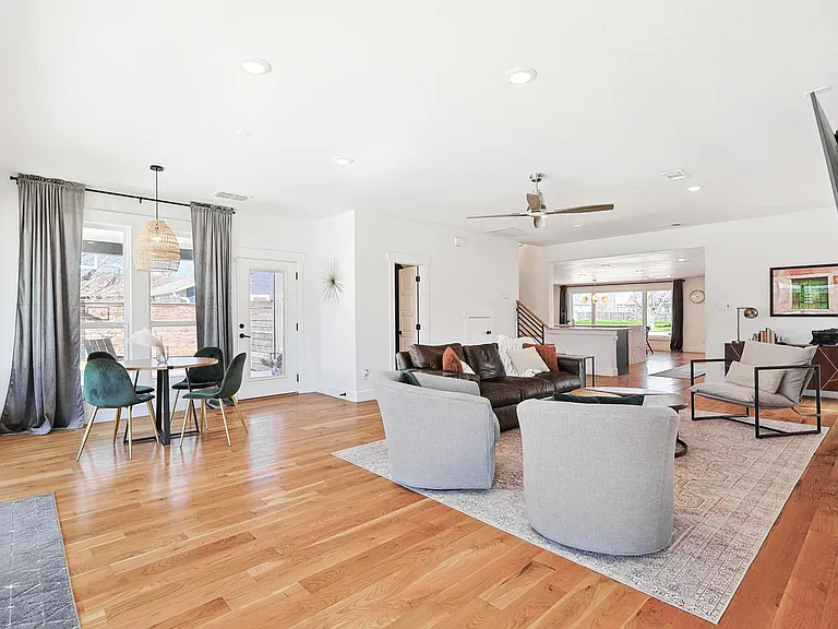 304 Bowie St — Photo 17
