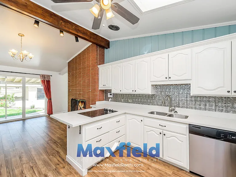 2139 E 1300 S — Photo 9