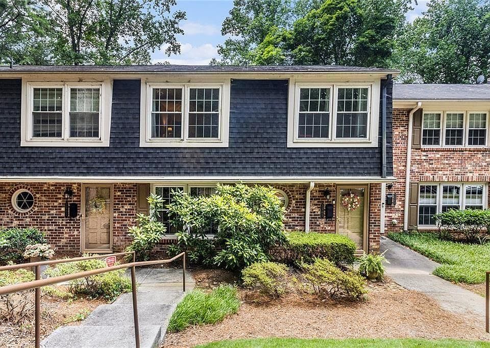 1st image of 2505 Northlake Ct NE