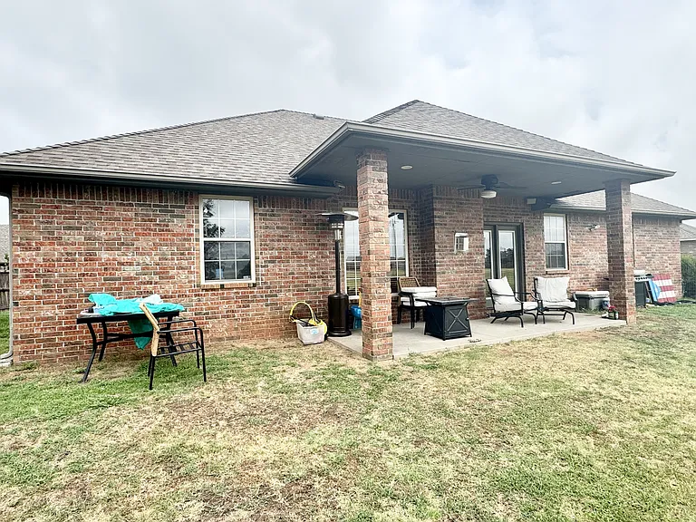 708 Cougar Ln — Photo 16