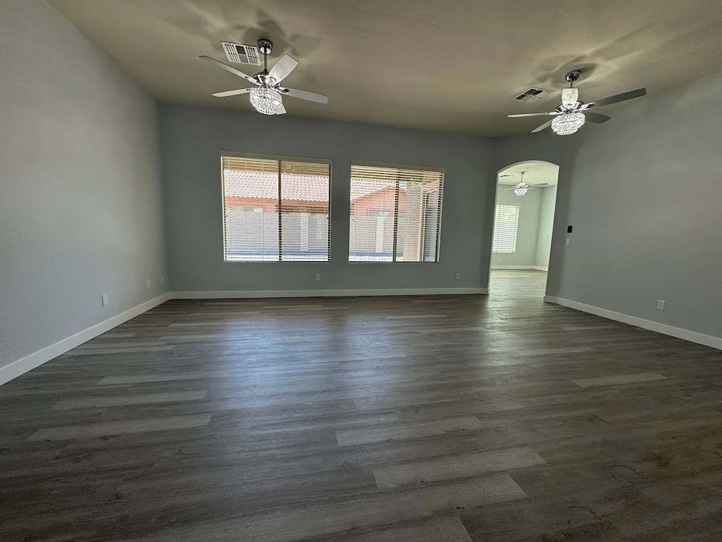 Beautiful 4 Bedroom 2 Bathroom Home In Phoenix — Photo 4