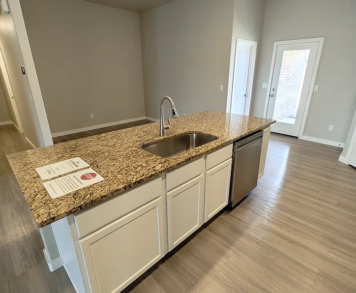 2703 Ranch Ave — Photo 8