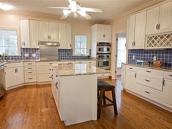 5th image of 401 Deer Ct