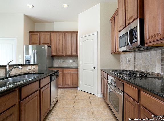 4th image of 9422 Holly Pl