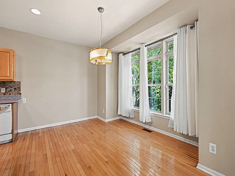 4304 Gateway Cir — Photo 6