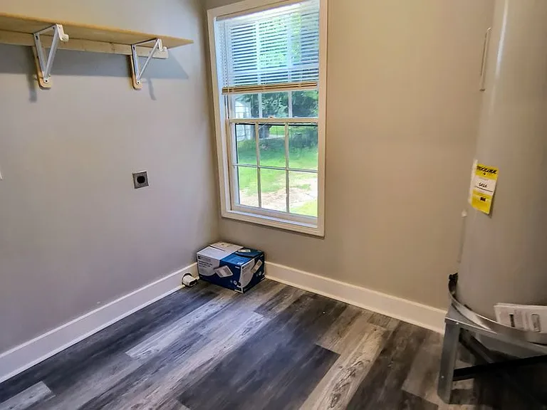 2304 Palmer Dr — Photo 9