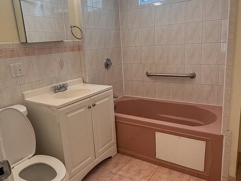 35 Hollander St #2 — Photo 16