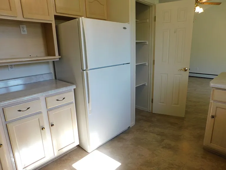 579 Darby Dr — Photo 8