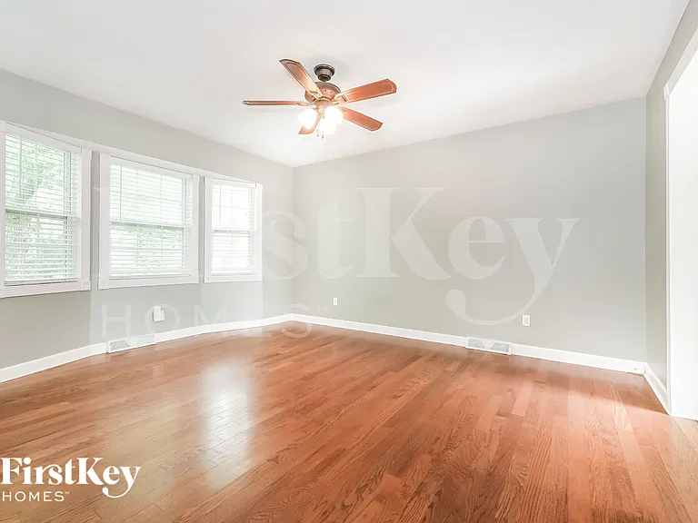 1903 Karlton Way — Photo 3