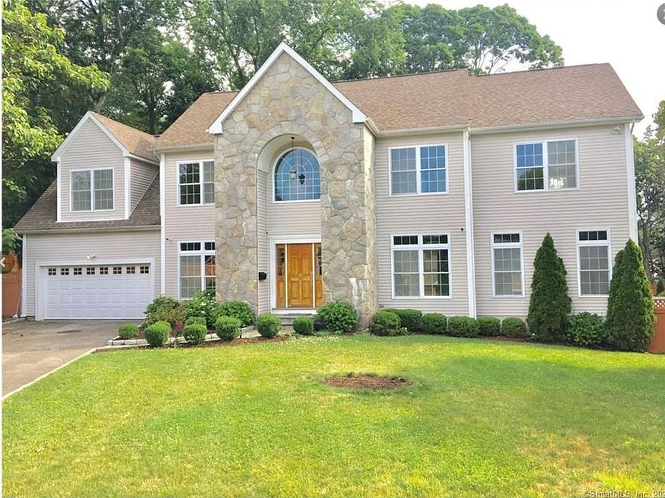 1st image of 33 Stone Wall Dr