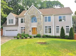 33 Stone Wall Dr, Stamford, CT 06905
