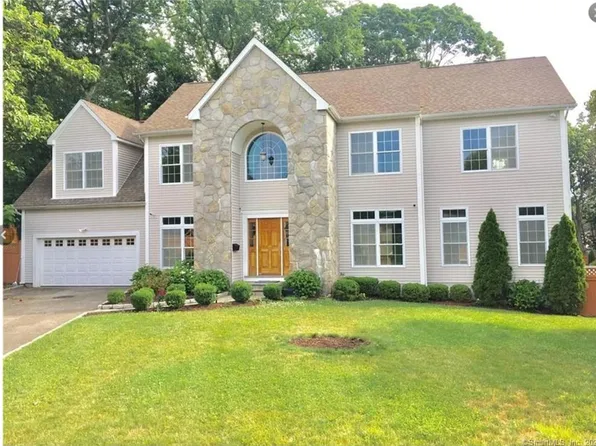 33 Stone Wall Dr, Stamford, CT 06905