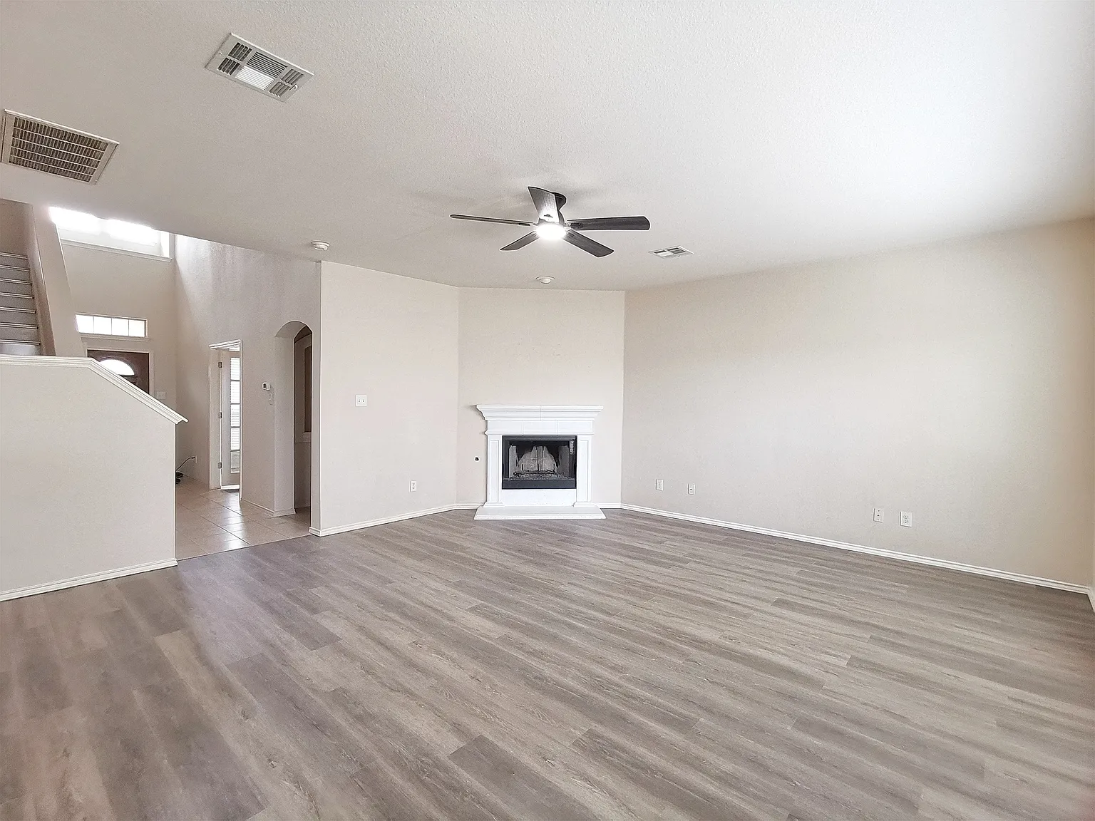 4 bed, 2.5 bath, 2854 sqft, $2,300 — Photo 4
