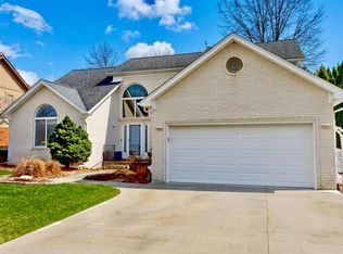 35392 Saint Clair Dr, New Baltimore, MI