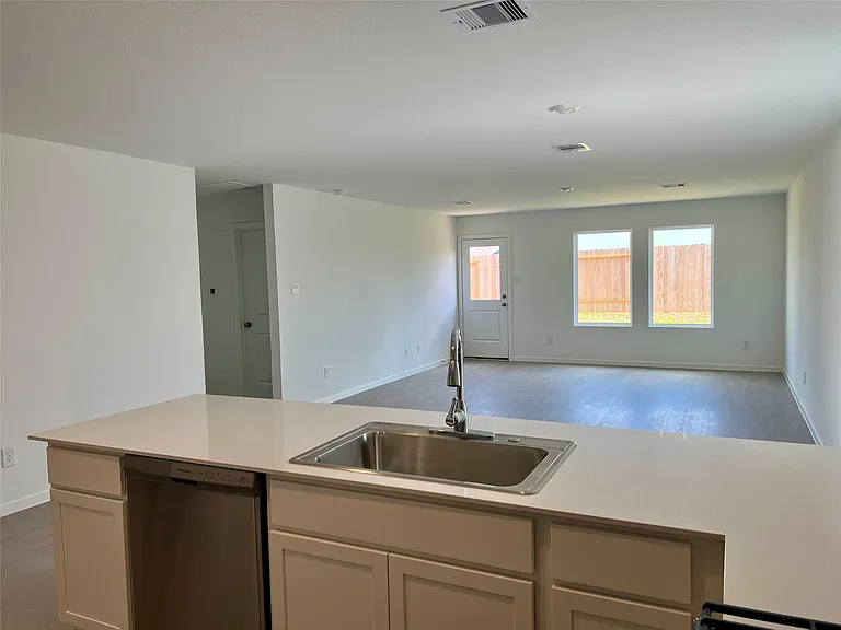 15716 Plum Brook Dr — Photo 7