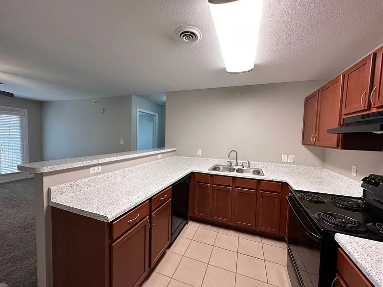 Maple Sunset Apartment Homes — Photo 16