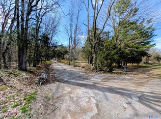 1818 W Lacon Rd, Falkville, AL 35622