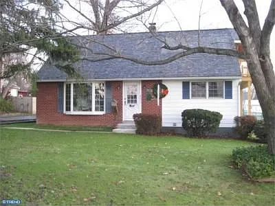 613 E Main St photo 1