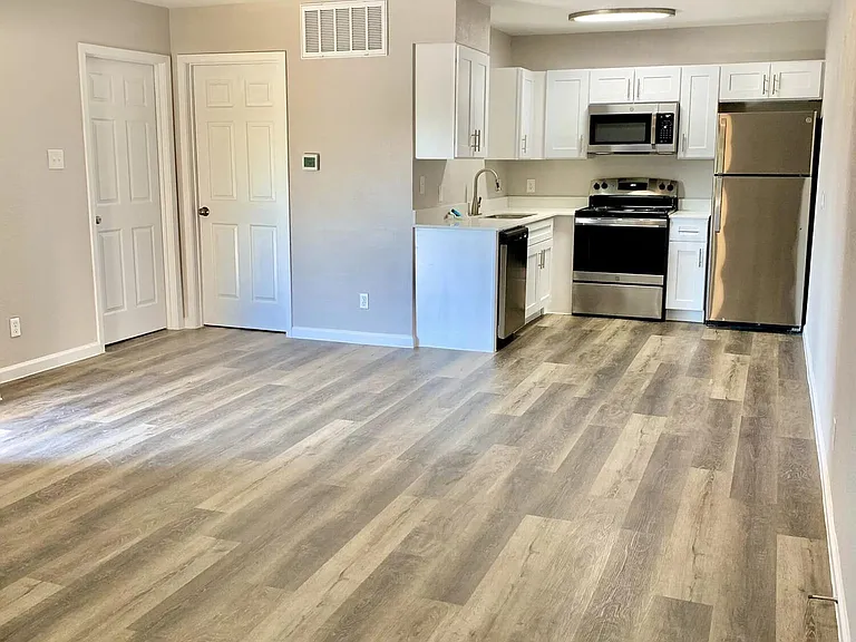 Athens Townhomes — Photo 41