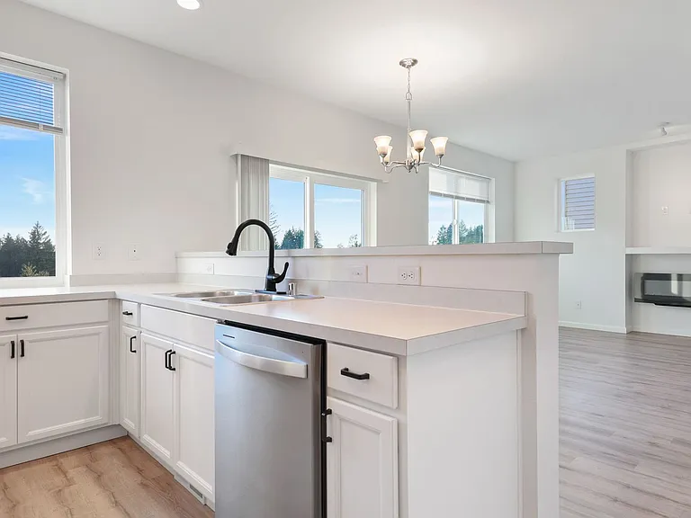 1061 Ebbets Dr SW — Photo 17
