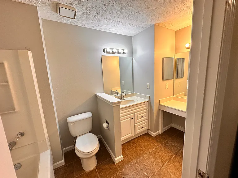 747 Greenhedge Dr — Photo 12