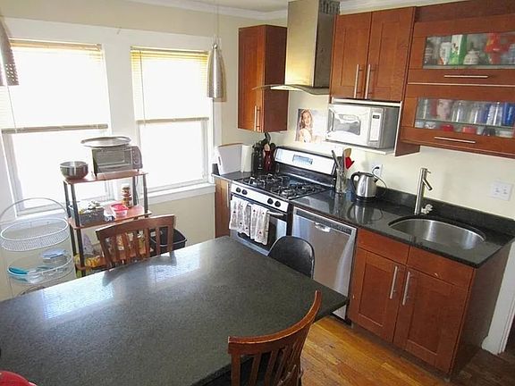 3rd image of 19 Frederick Ave #R