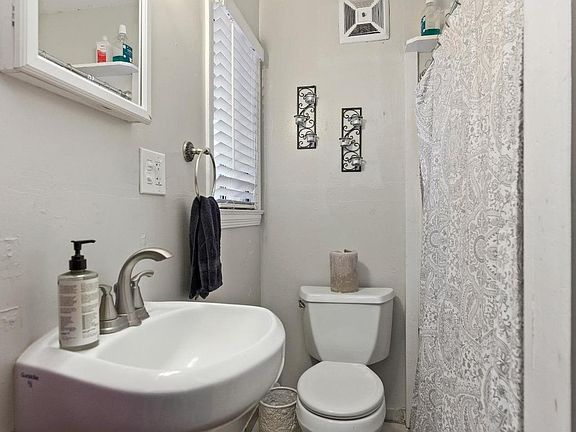 2nd image of 445 Leigh Ave #1