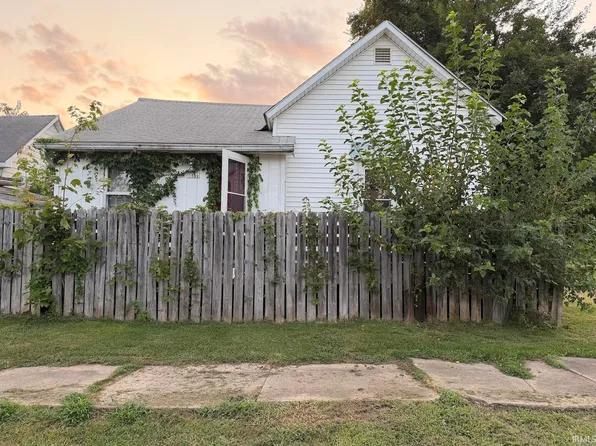 315 S Main St, Oakland City, IN 47660