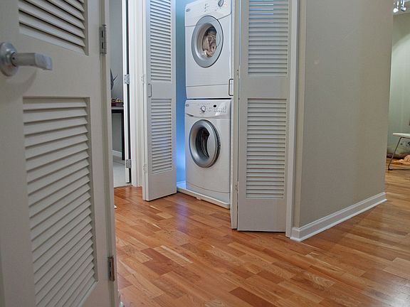 4th image of 1701 Jackson St APT 507