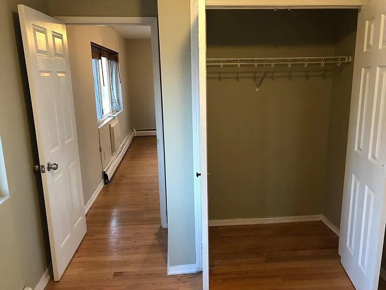 1027 Halsey St #3 — Photo 3