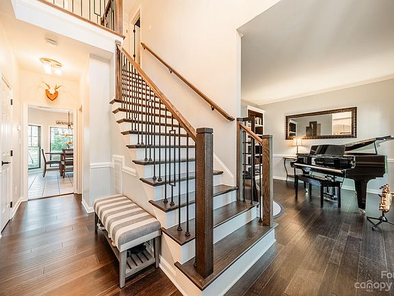 3rd image of 162 Wynward Ln