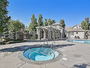 2005 Esplanade Cir photo 1