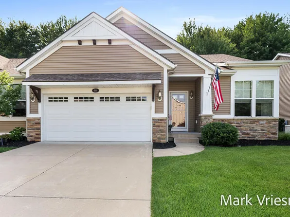 17011 Pickett Ln, Nunica, MI 49448