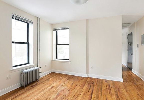 4th image of 2246 31st St APT 4B