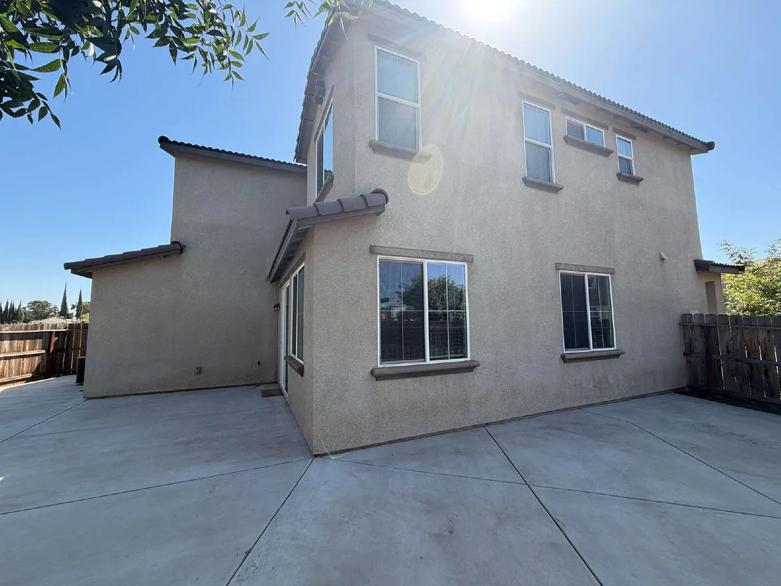 3 bed, 2.5 bath, 1401 sqft, $2,000 — Photo 4