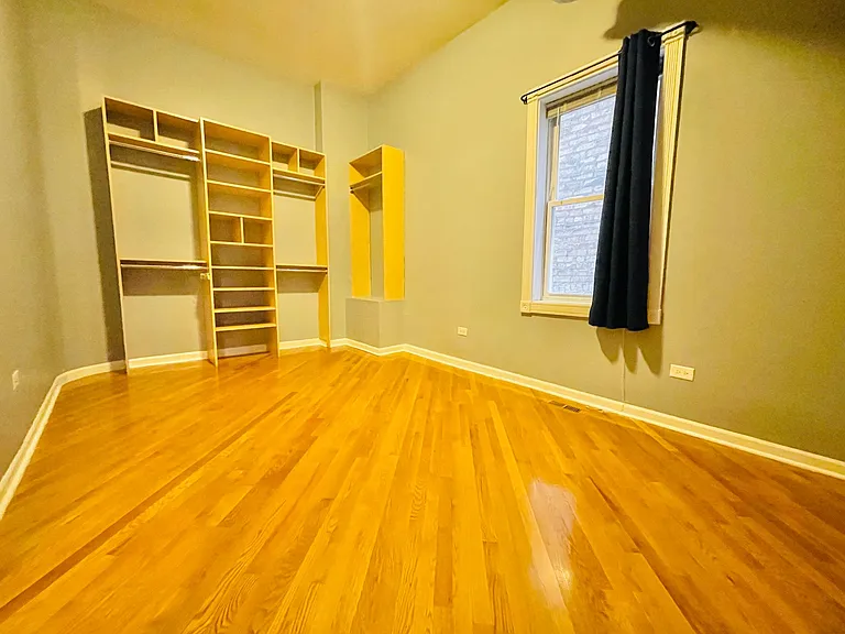 1957 W Henderson St #1 — Photo 4