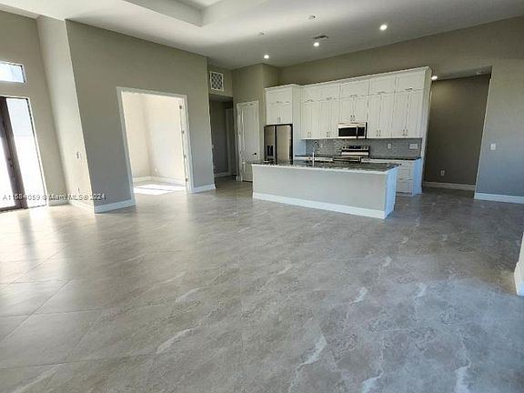 5th image of 1115 NE 4th Pl