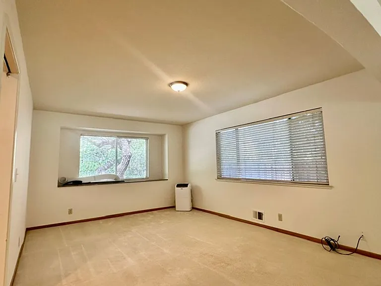 116 Granada Way — Photo 11