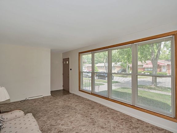 5th image of 244 Lynn Ln